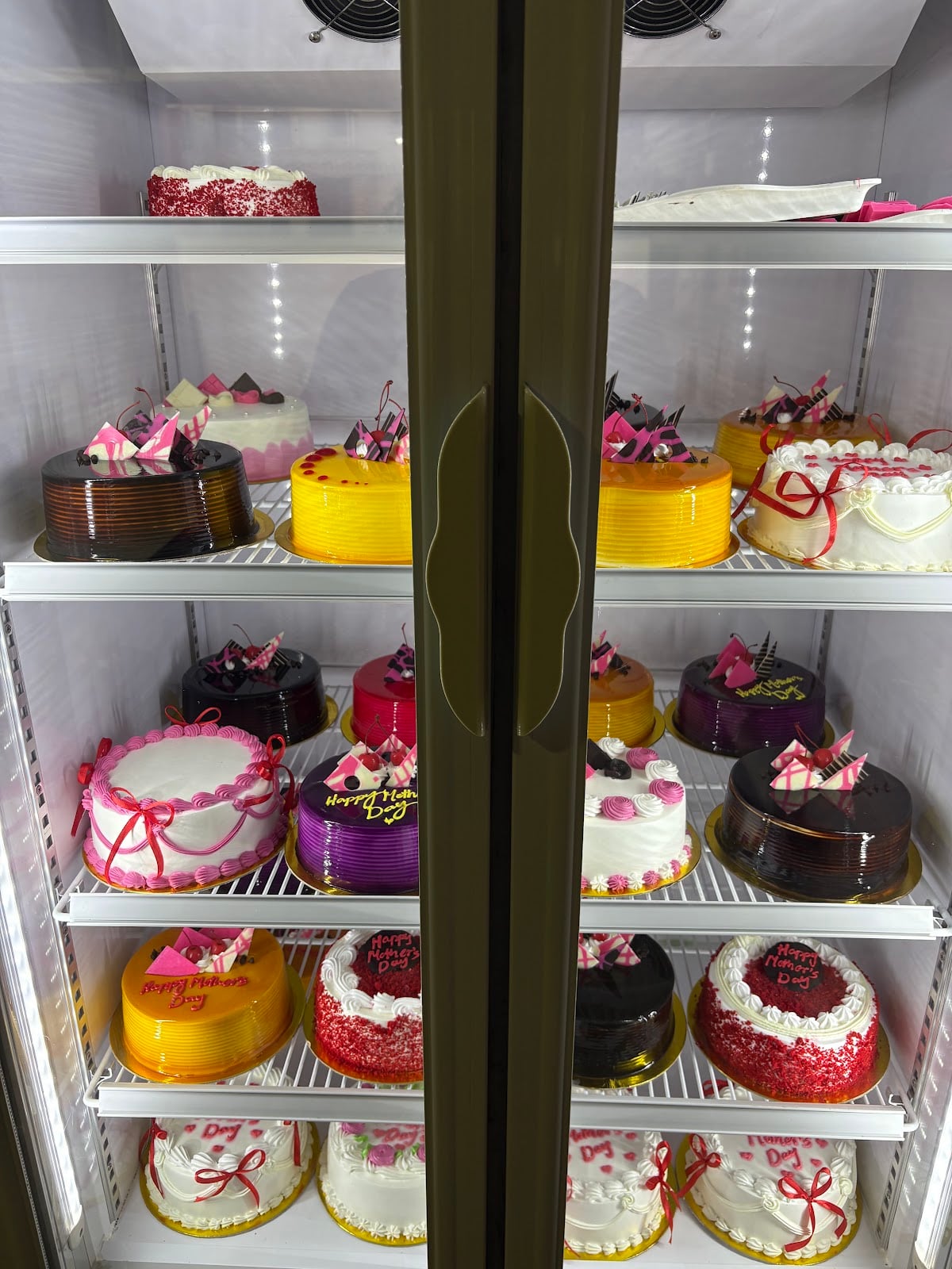GN Live Bakery & Cake Shop — photo by Naresh Ayer