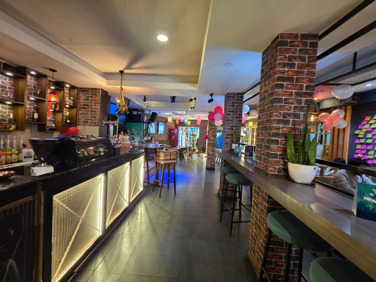 Go Monkey's Tail Bar & Restaurant — photo by santosh Ghimire