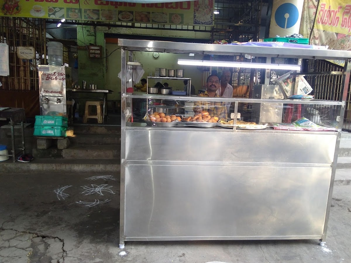 Good Tea & Tiffin Center — photo by Ram Sekhar