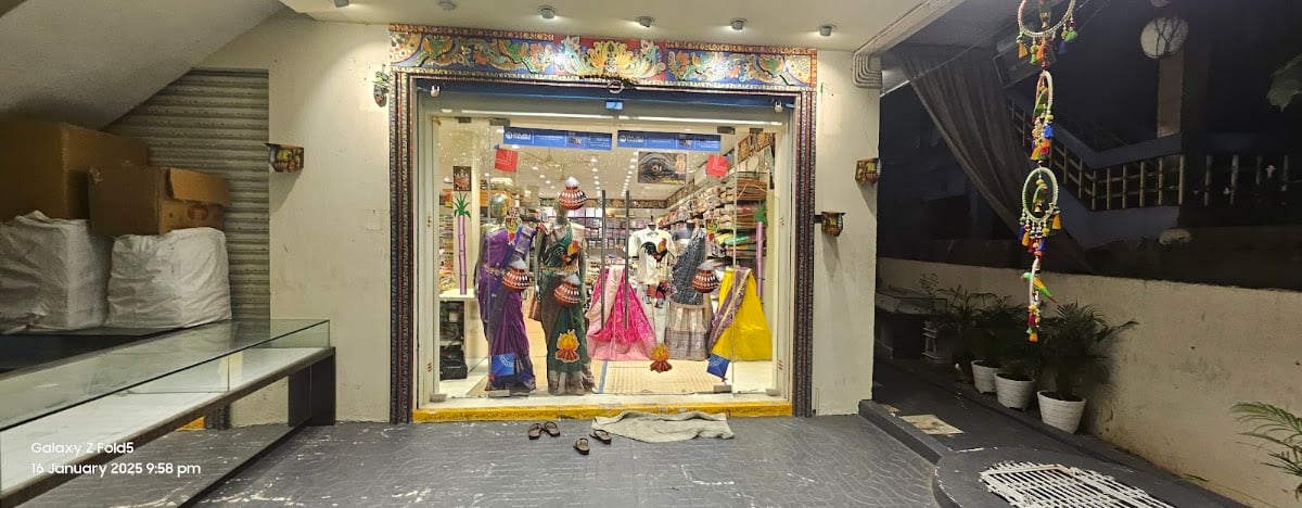 Harini Silks — photo by Kumar Anumalasetty