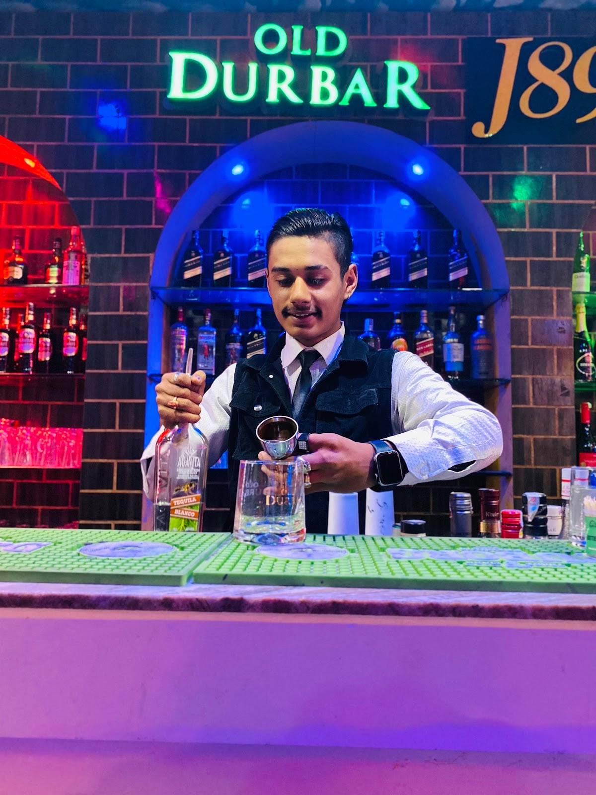 HIFI Lounge and Bar — photo by Ãbhî Êñtêrtâîńmêñt Ñëpâł