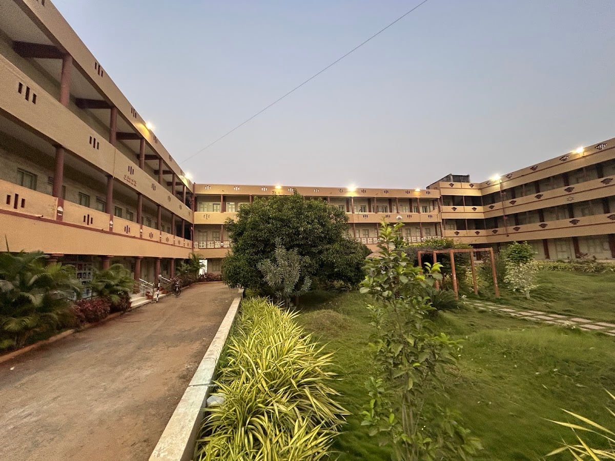 Hindu College PG Courses — photo by Rajeswara Sharma Prathipati