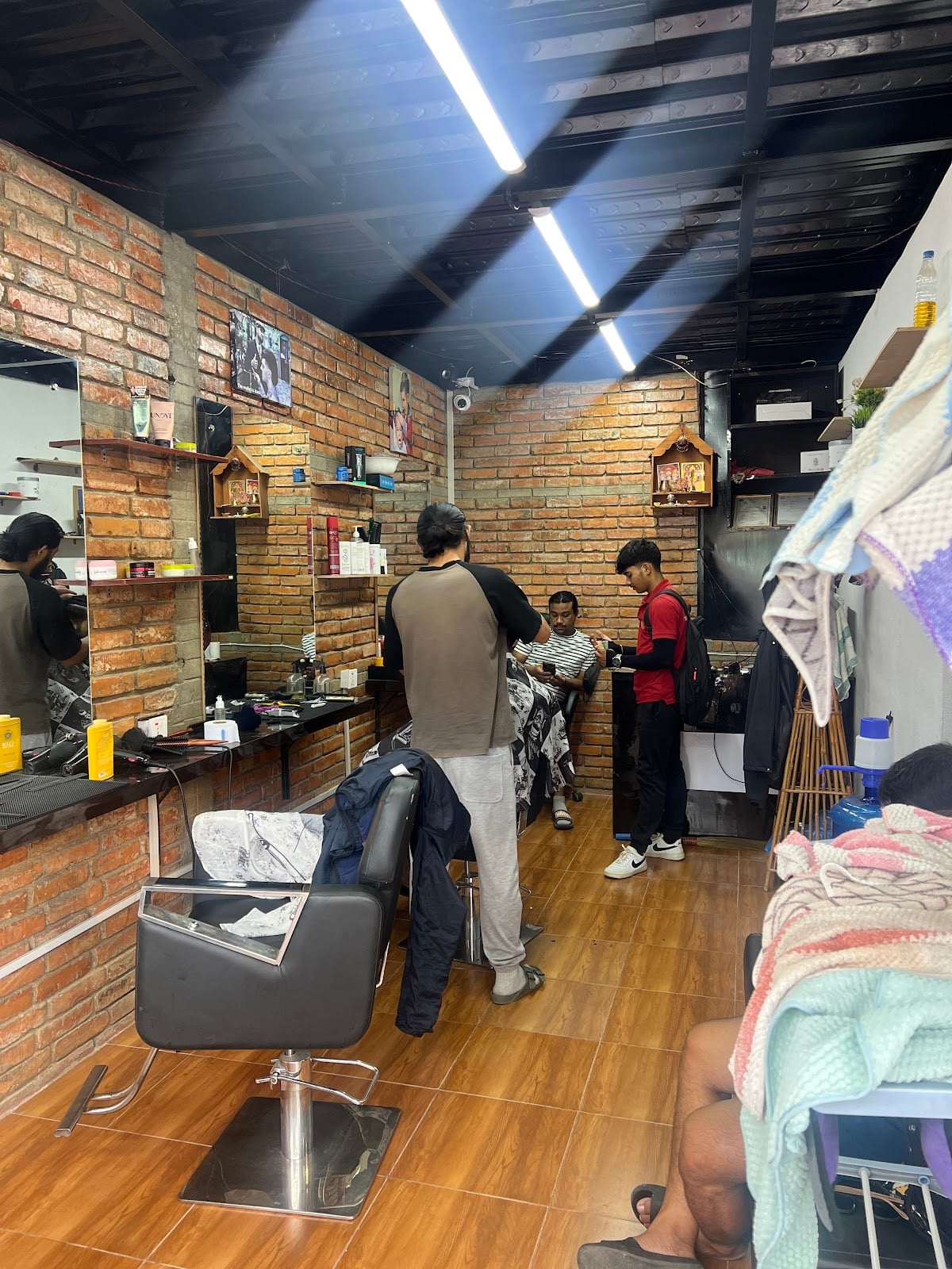 HIVE BARBER 💈💈 — photo by Anish MAHARJAN