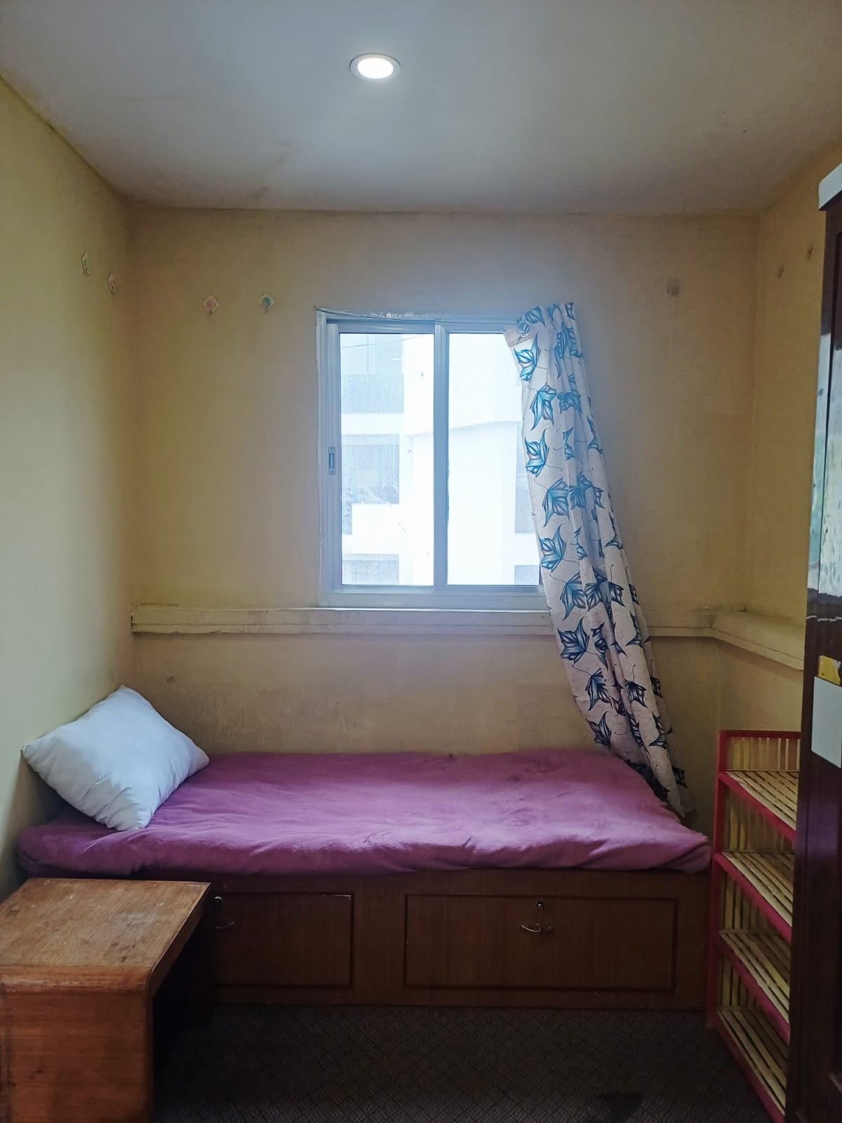 Hostel per day stay — photo by Uriel