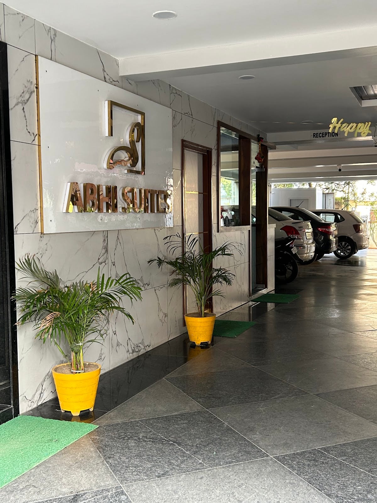 Hotel Abhi Suites, Guntur — photo by Bhumireddy Lokeshreddy