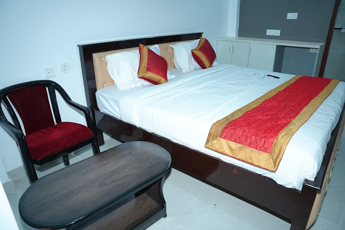 HOTEL ANOOS GRAND — photo by Madineni Vengal rao