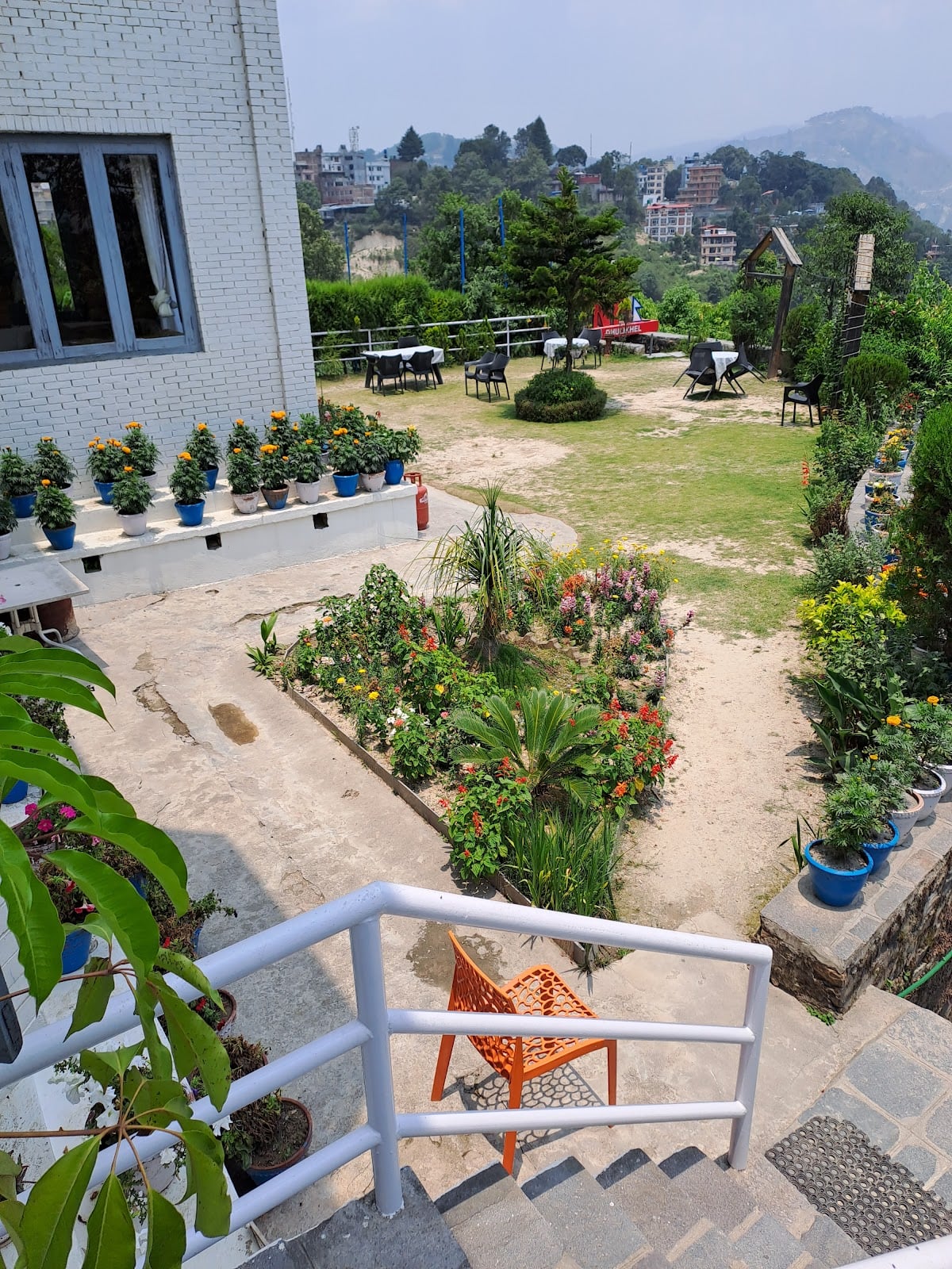 Hotel Dhulikhel View Point — photo by Jvo A. Maurer