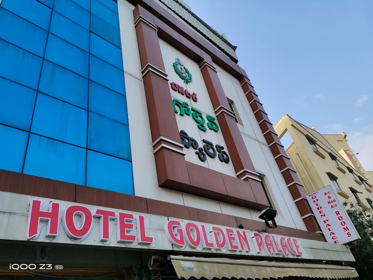 Hotel Golden Palace — photo by Sravanth Dunna