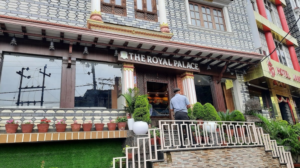 Hotel Royal Palace — photo by RMP Chandrarathna