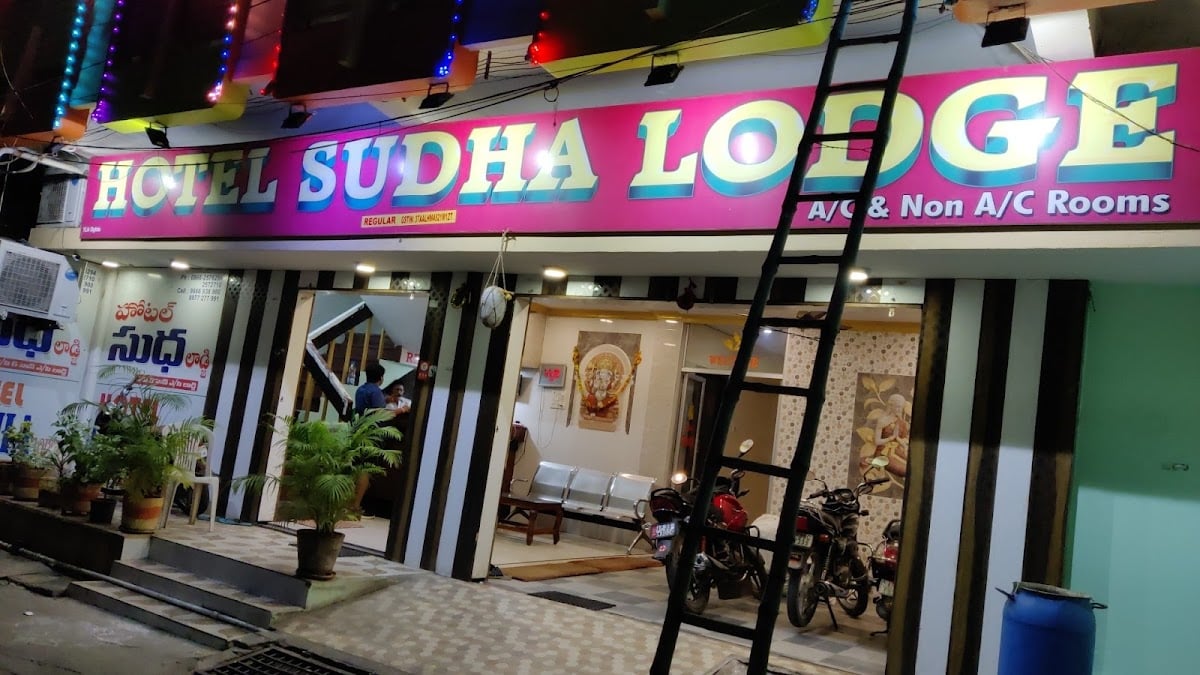 Hotel Sudha Lodge — photo by Sukesh Patel
