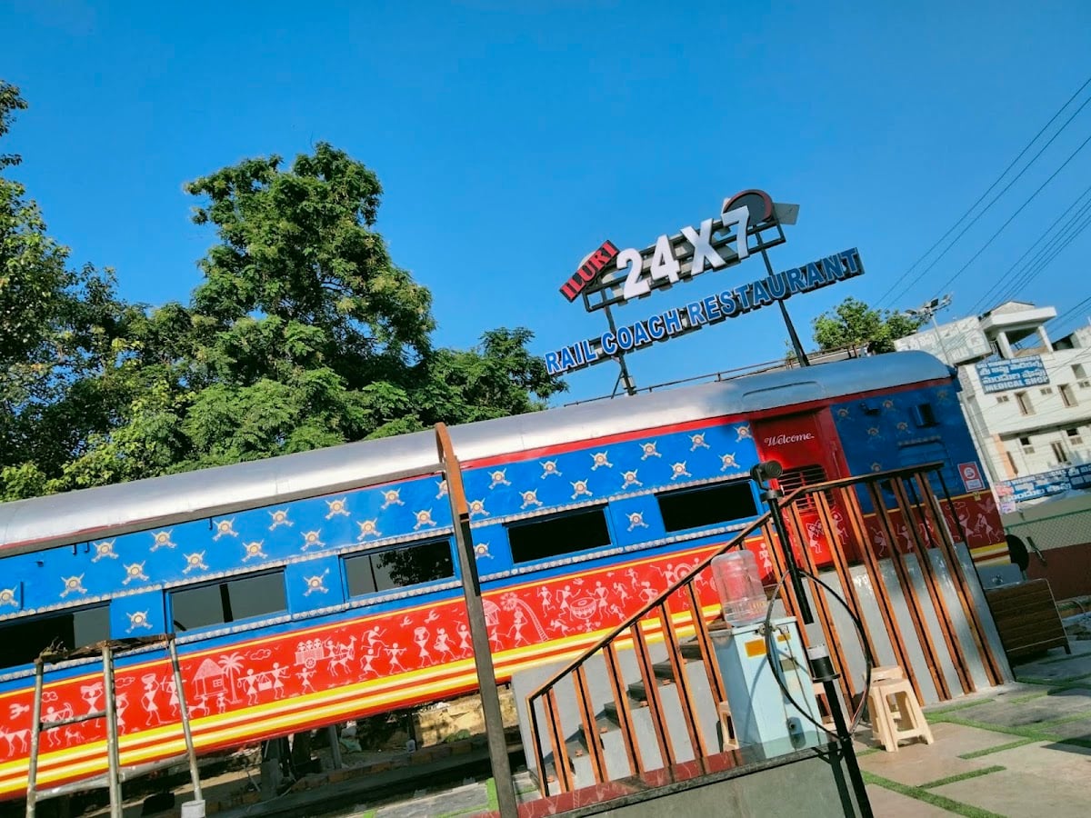 Iluri Rail Coach Restaurant — photo by varun gvk