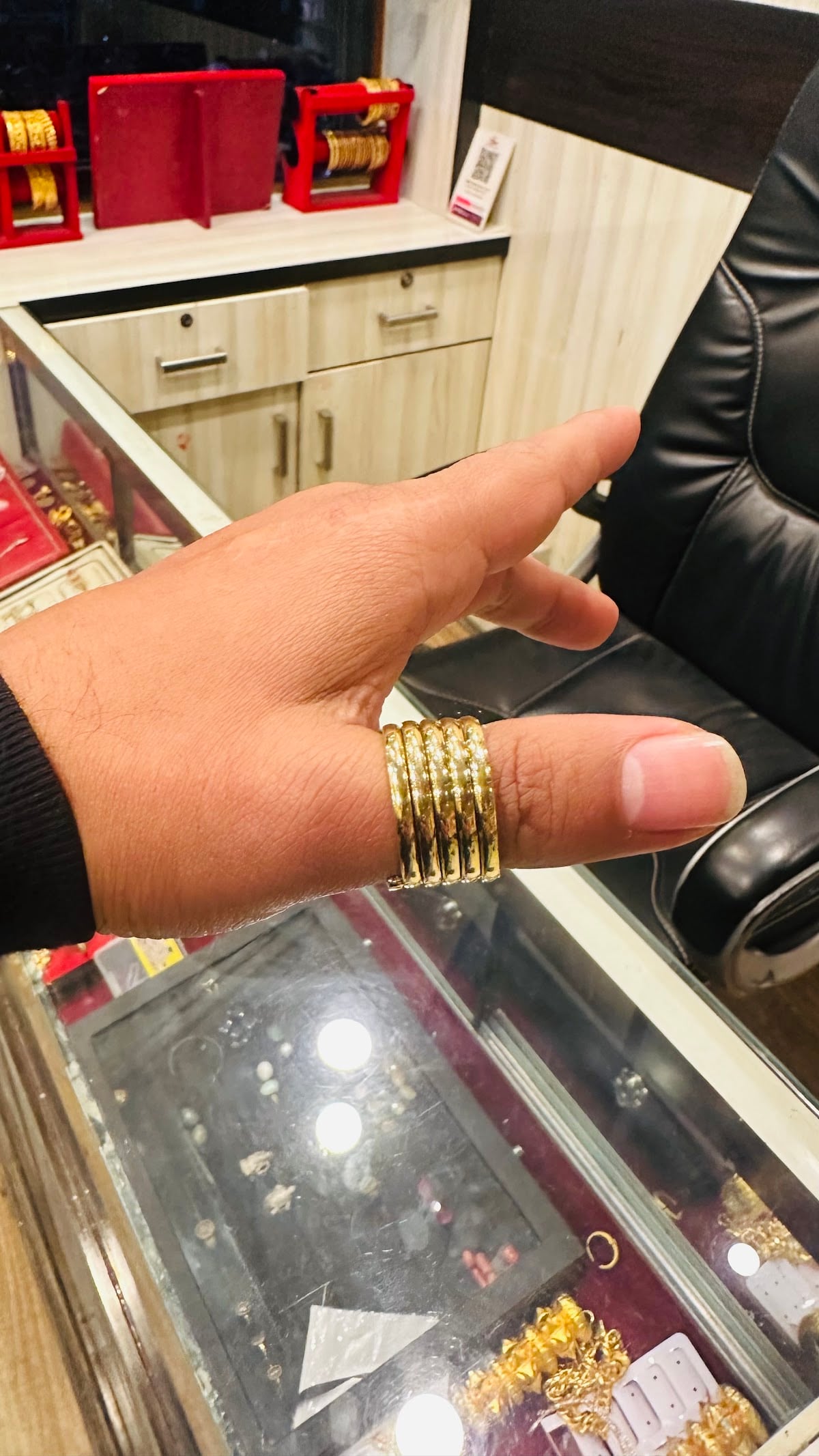 Jewellry and cosmetics shop — photo by Jewellry and cosmetics shop