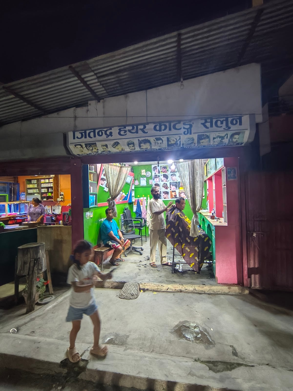 Jitendra hair cutting sailune — photo by Manav