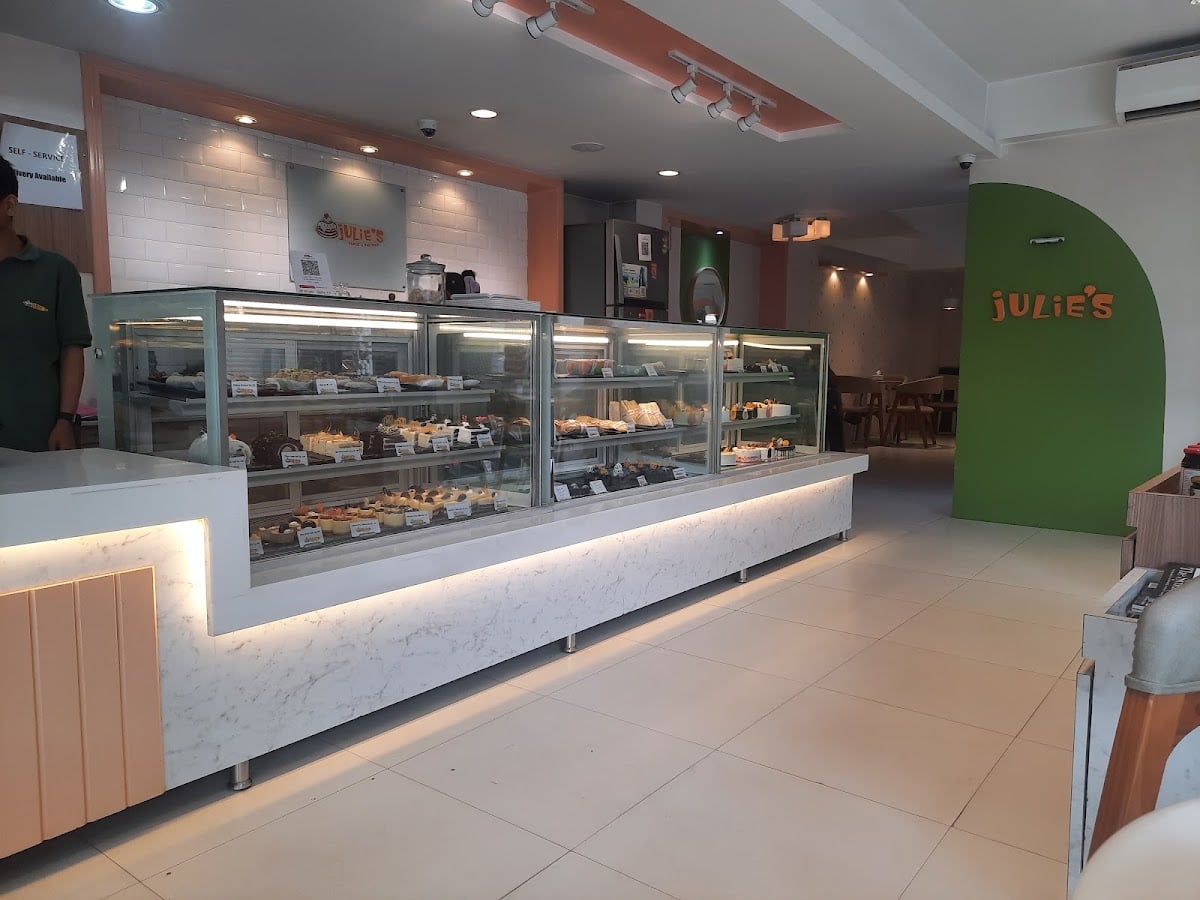 Julie's Cakes & Pastries — photo by Julie's Cakes & Pastries