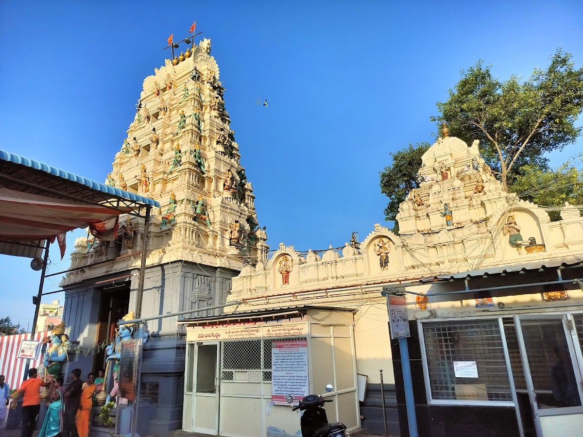 Kaakaani Shiva temple Sanctum Sanctorum — photo by Anil Kumar Kalagoni