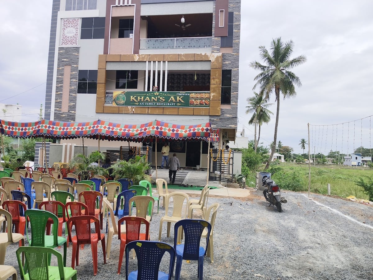 KHAN'S AK A/C FAMILY RESTAURANT — photo by vamsi perli