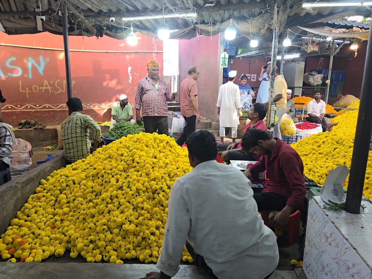 KLM FLOWERS STALL — photo by KLM FLOWERS STALL