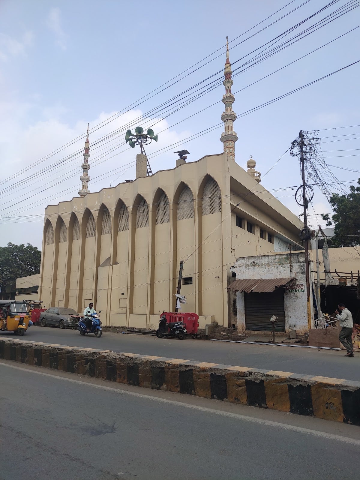 Lal-Talab-Masjid — photo by Sri kanth