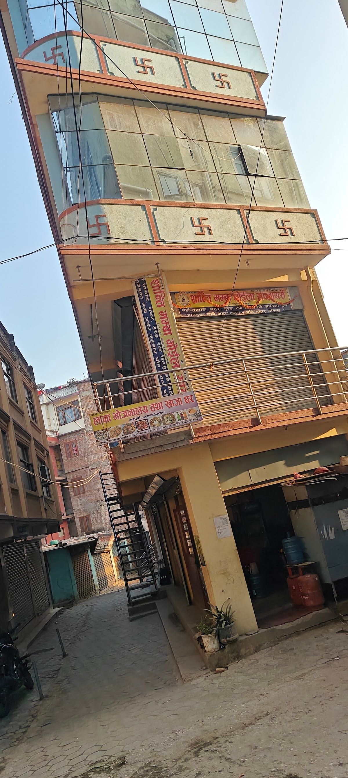 Lama Bhojanalaya shyam tamang — photo by KunThauHo