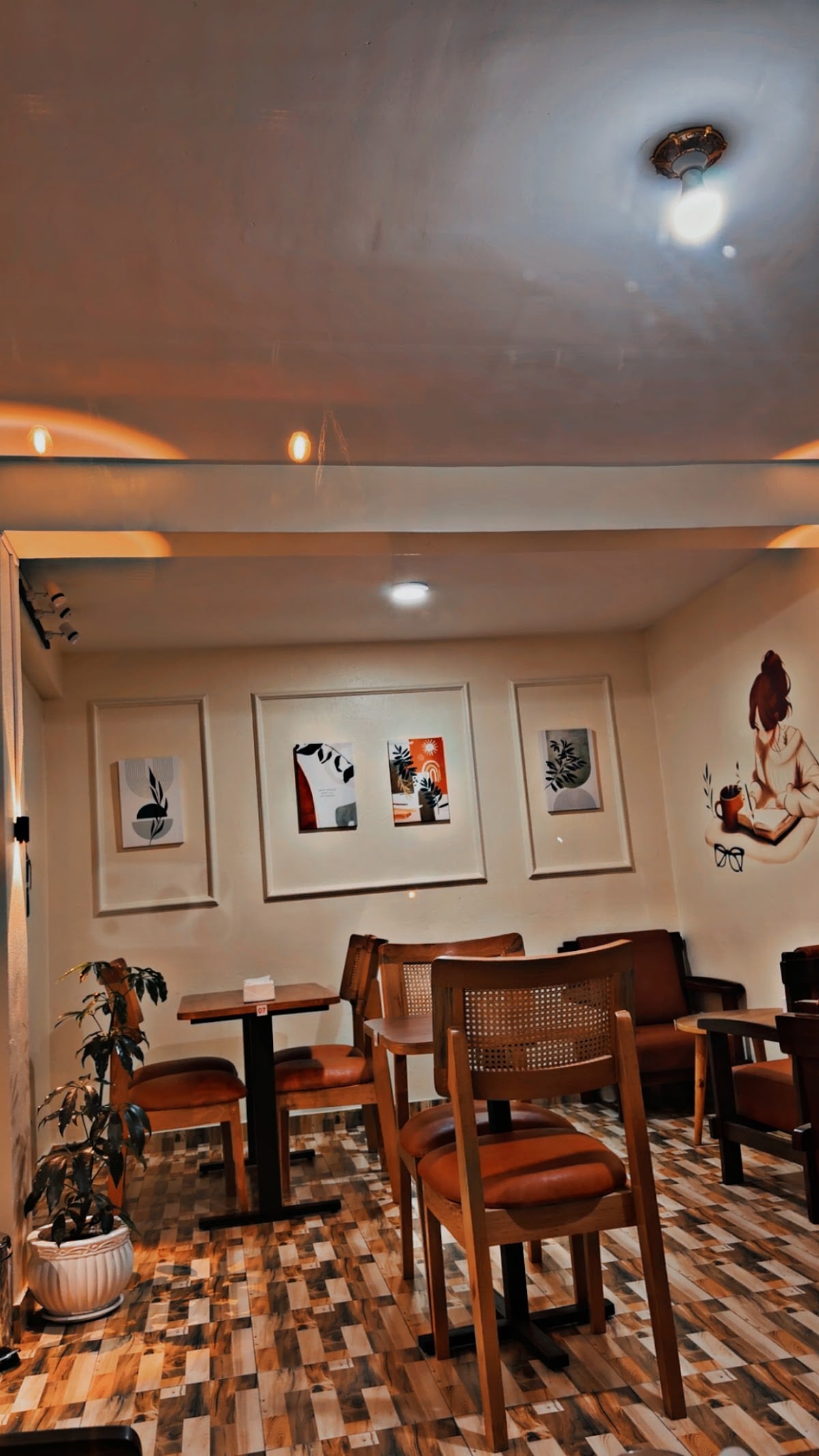 Lara’s Café — photo by Lara’s Café