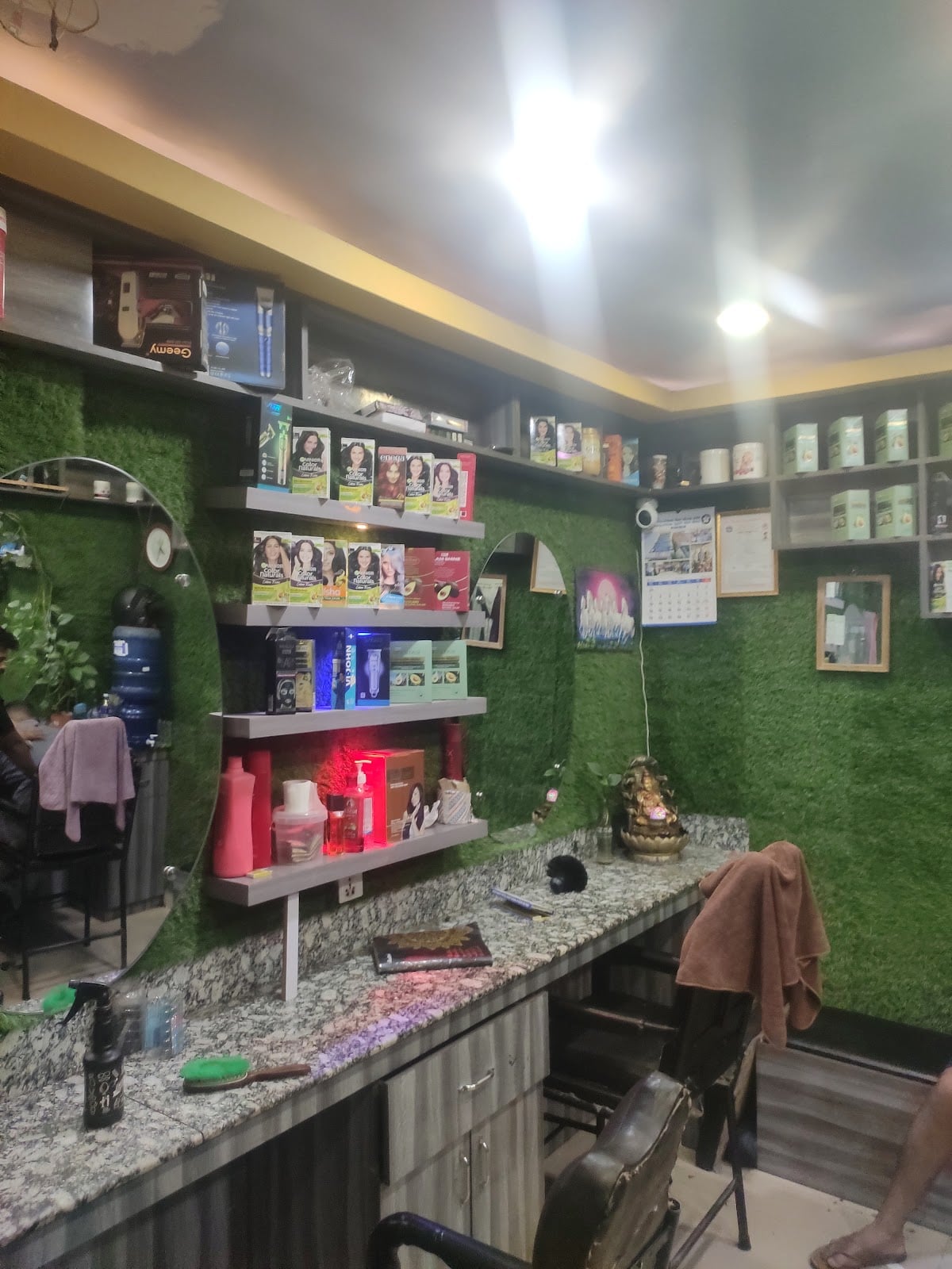 Laxmi haircutting salon — photo by Laxmi haircutting salon