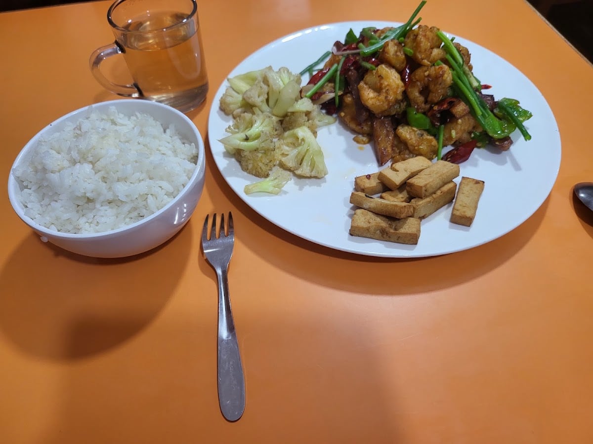 Little chinese restaurant — photo by : elia-musa. : bos. (: hian)
