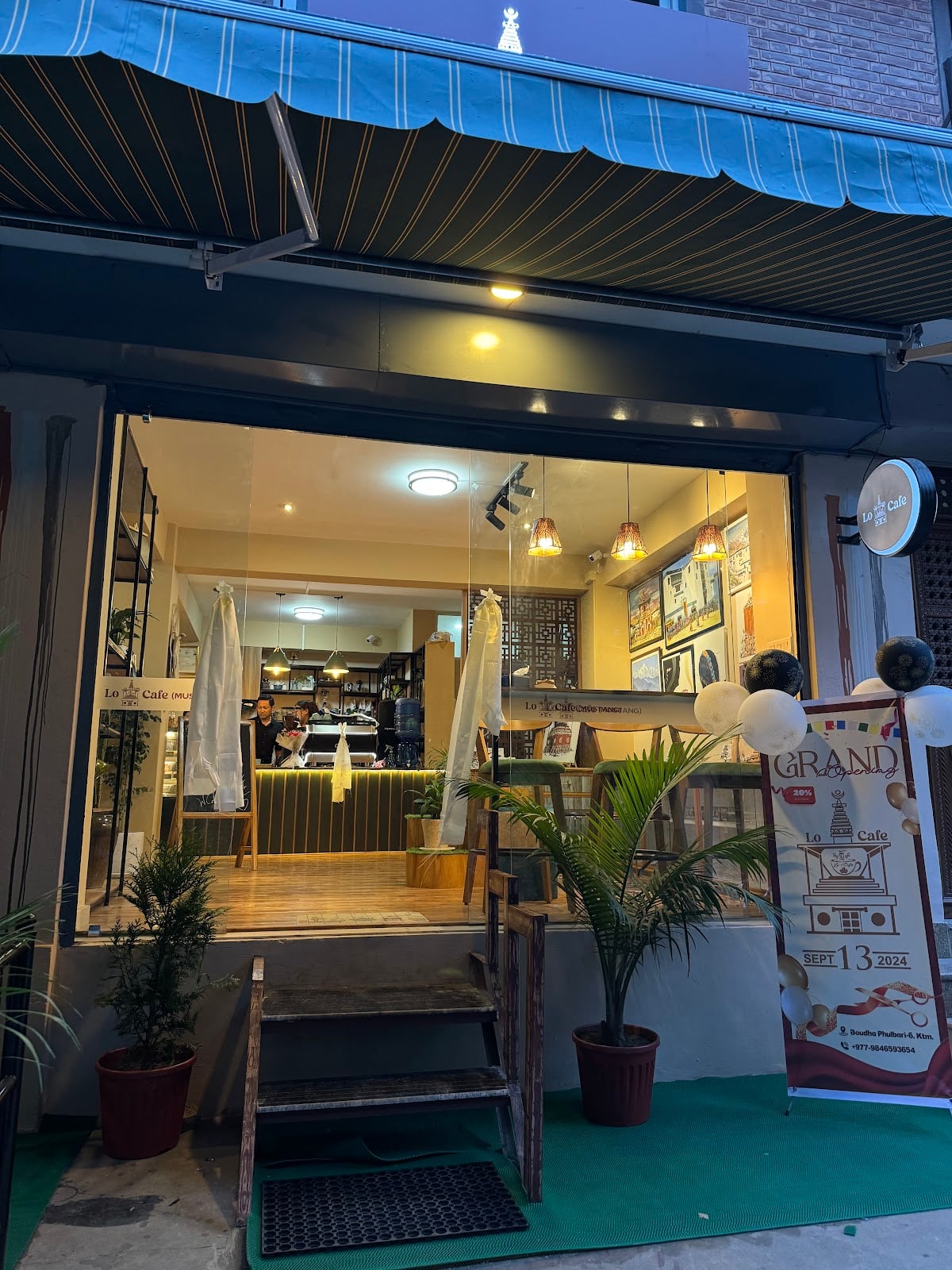Lo cafe (mustang) — photo by Tenzin Yeshi