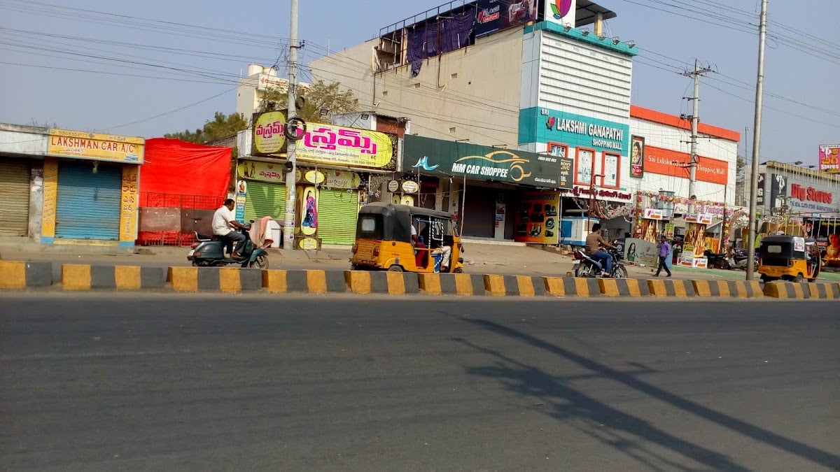 M M car Shoppee — photo by Murali Krishna