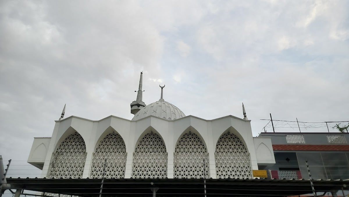 Madina Mosque — photo by Mohammed Saad