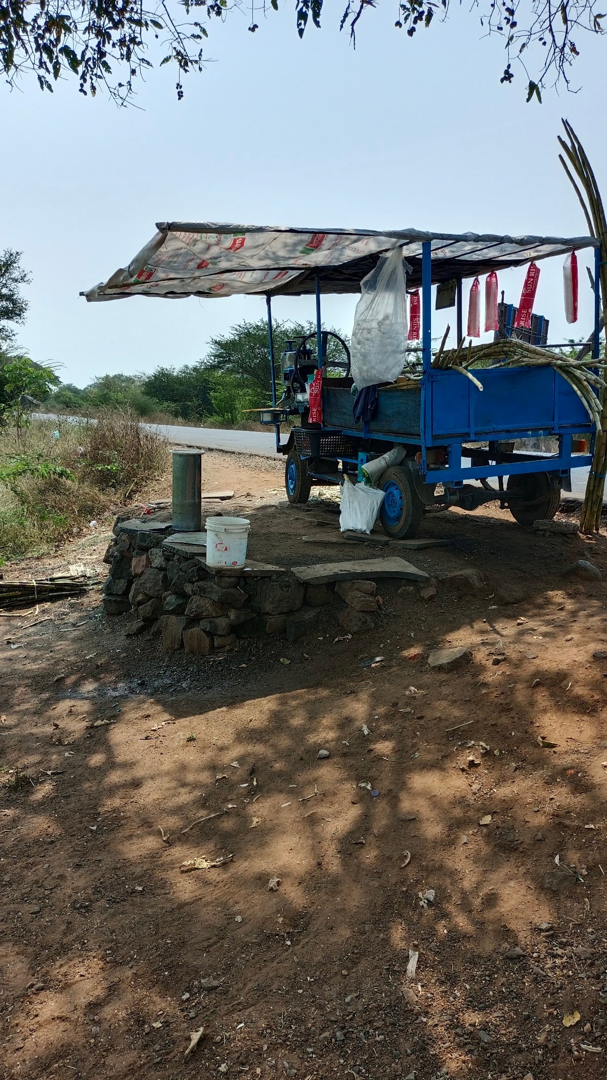 Mahadev sugar cane juse — photo by Mukesh Jat