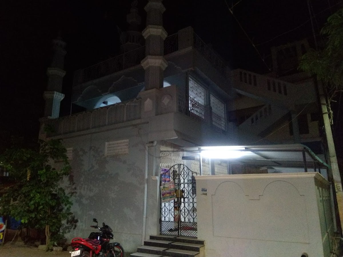 Masjid -E- Usmani — photo by Ismail Malek
