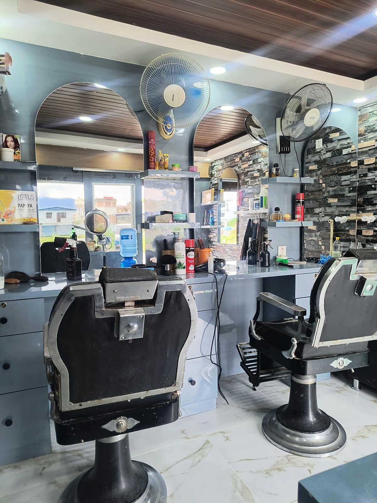 Max hair dressers & jentas parlour — photo by Aarzoo Kumar