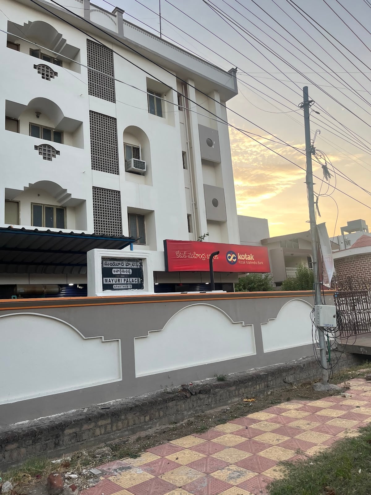 Mayuri Palace Apartments — photo by SOUTH COAST RAILWAYS S.Co.R