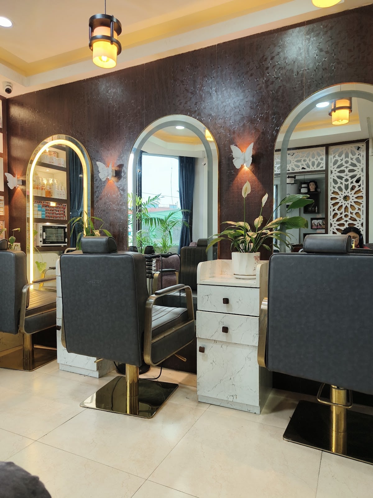 MB Professional beauty academy — photo by Nisha Rai
