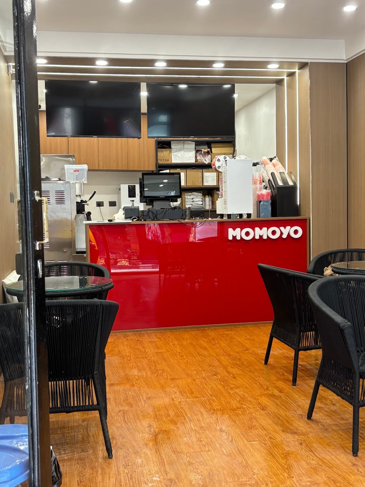 MOMOYO fruit tea & ice cream — photo by Momoyo Thamelbranch