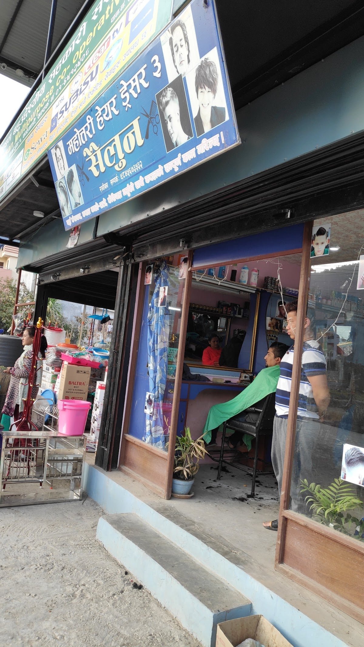 Motihari Hair Dresser — photo by Bhandari Dinesh