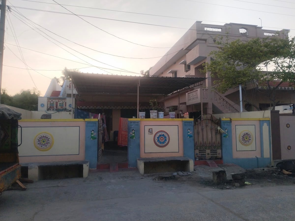 Near kodala guest house Raghu Ram nagar sattenpalli — photo by Malleswari T. Malleswari