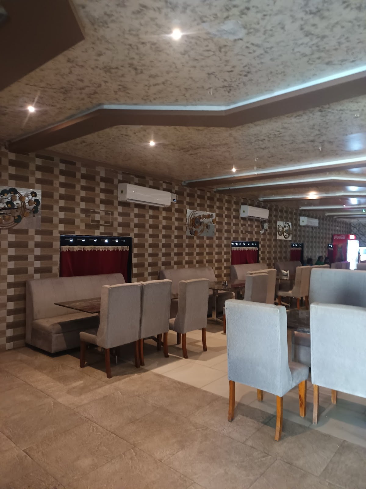 Nelakuditi's Amrutha multi cuisine family restaurant & residency — photo by Nelakuditi's Amrutha multi cuisine family restaurant & residency