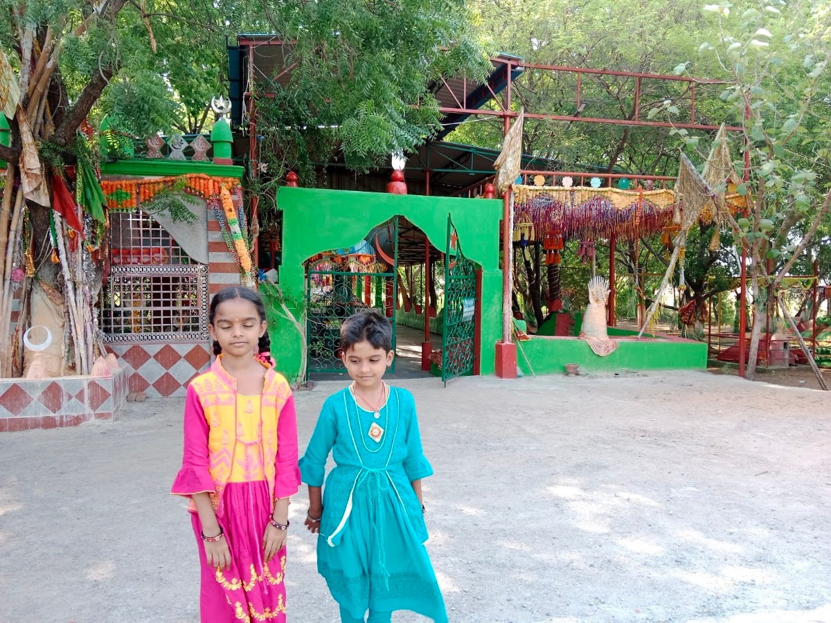 Nidumukkala Dargah — photo by muvva sivaparvathi