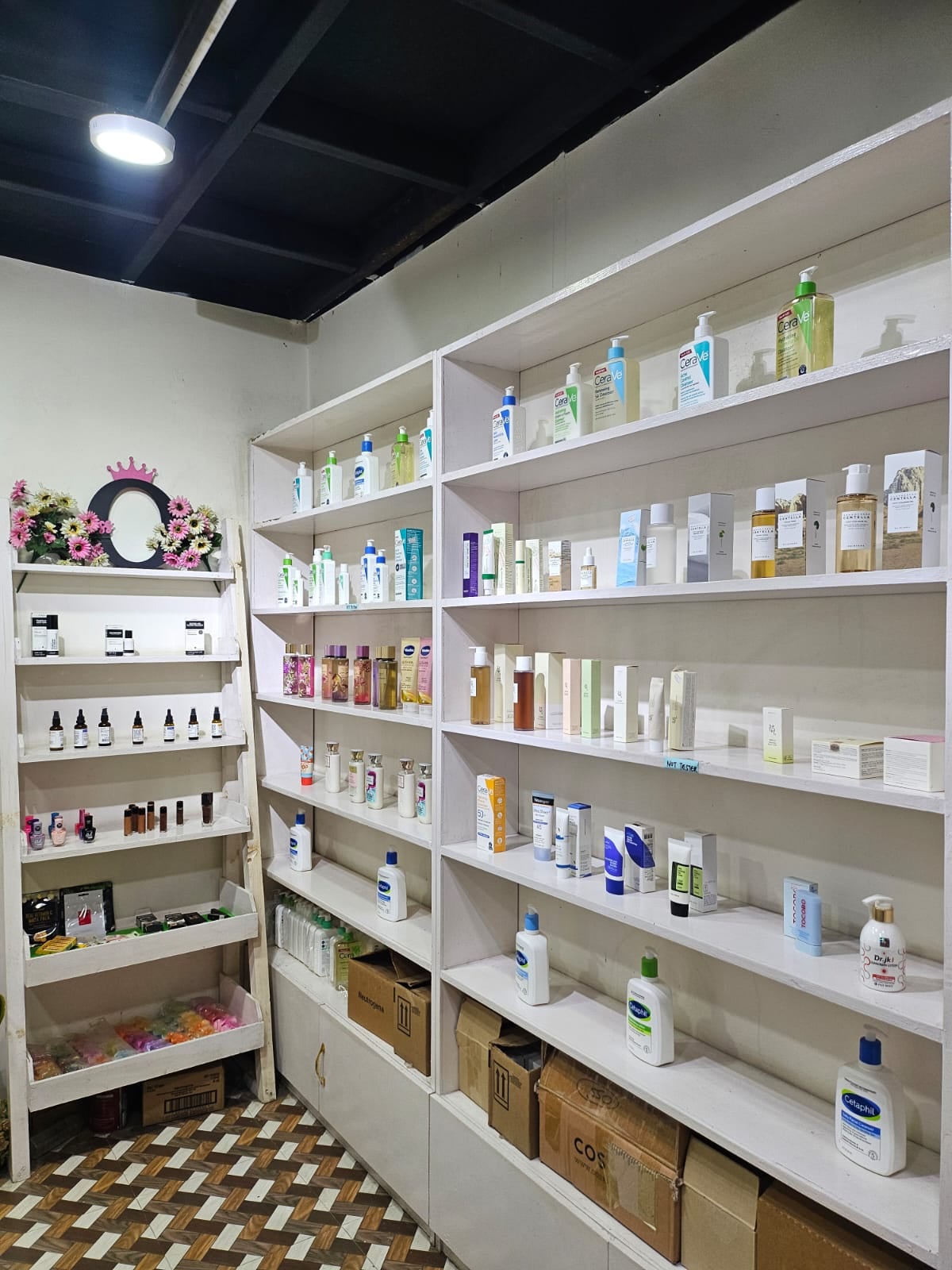 Oss.cosmetics — photo by TSERING