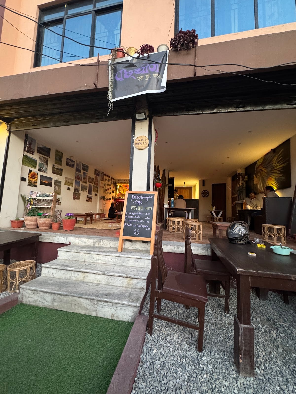 Pachhyan cafe — photo by Mohan Rawat