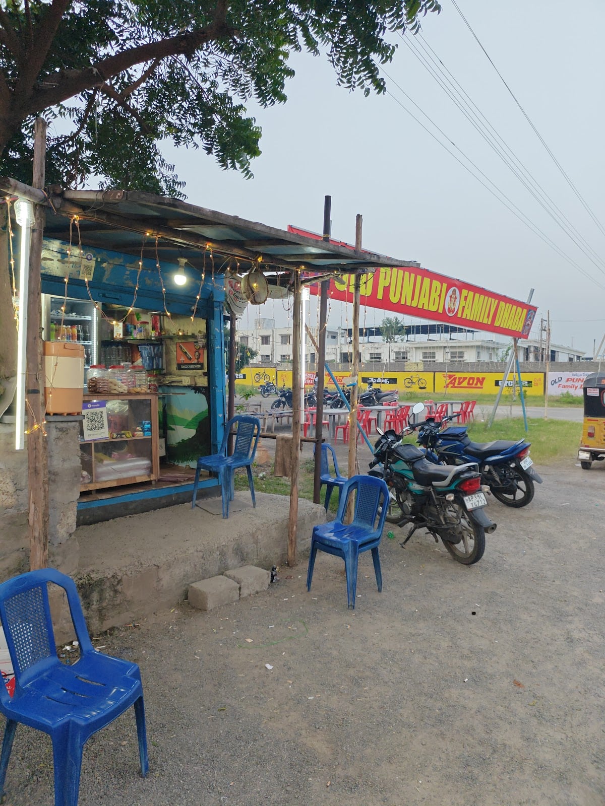 Punjabi Family Dhaba — photo by Bhanu Prakash