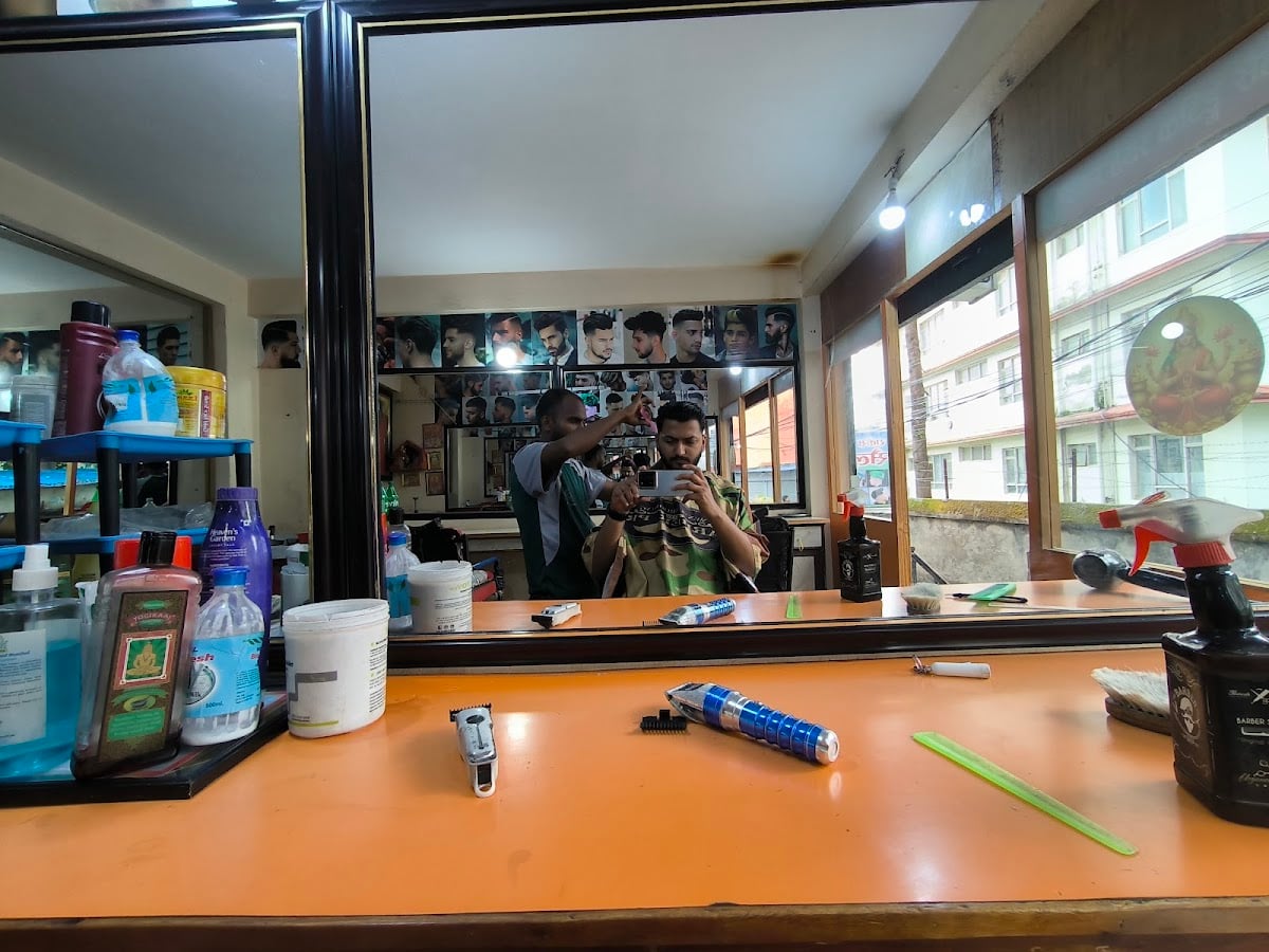Rakesh gents salon — photo by Dr. Abinash Kumar Mandal