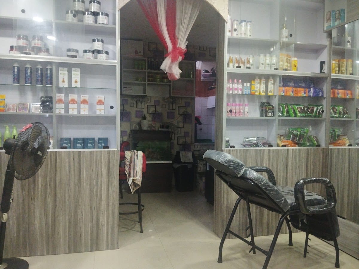 Renuz Beauty Parlour & Cosmetics — photo by Renu Thapa