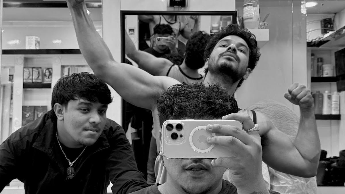 Roshan Saloon — photo by Roshan Saloon