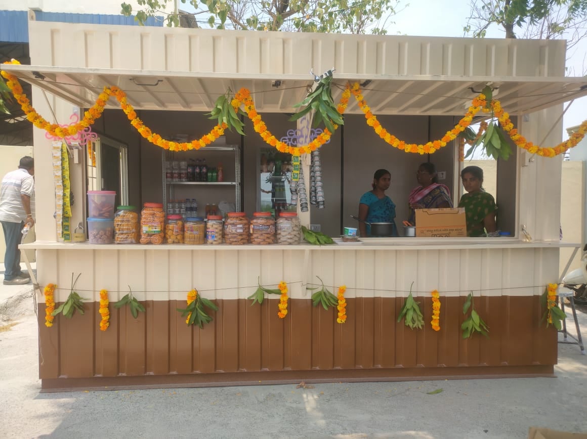 royal agencies Sri Lakshmi tea 🍵 and Cool drink and tefin — photo by Nagaraju naidu Sunkara