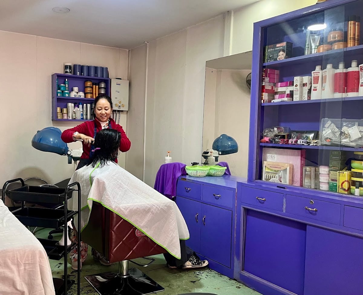 Royal Looks Beauty Parlour — photo by Meghan Nalbo