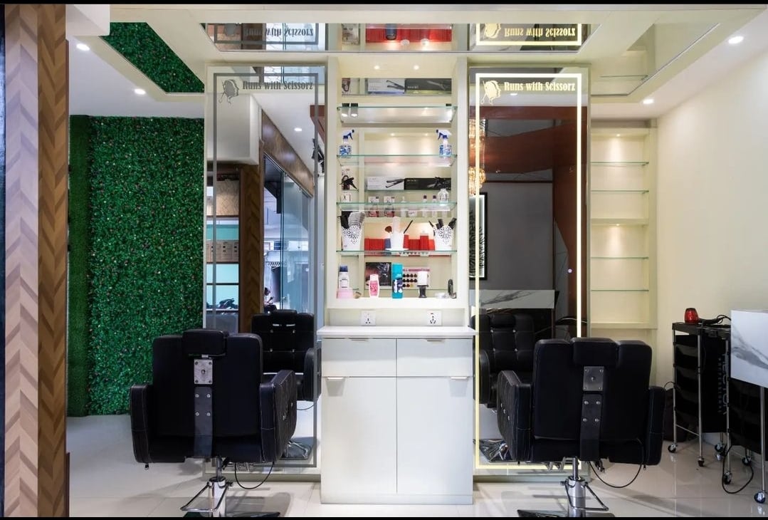 Runs with Scissorz Unisex Salon — photo by abhishek jordan