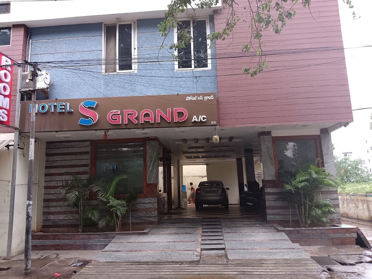 S grand hotel — photo by S grand hotel