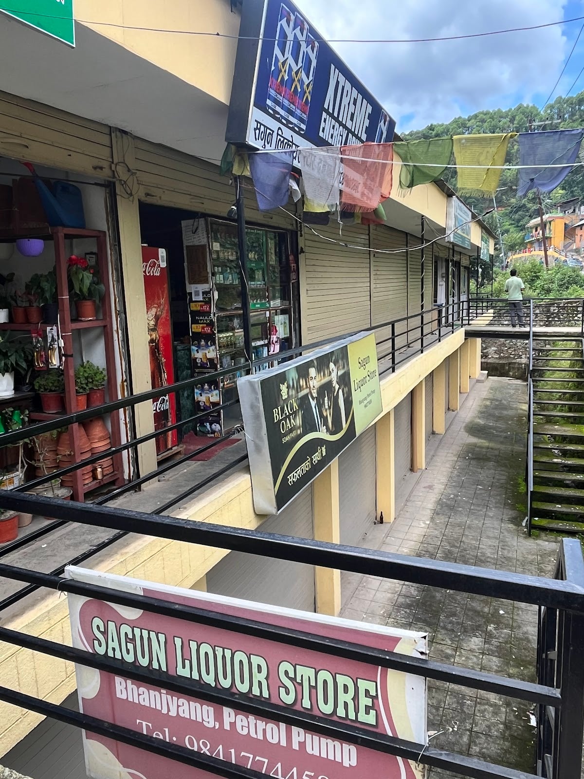 Sagun liquors store — photo by Laura Gewalt